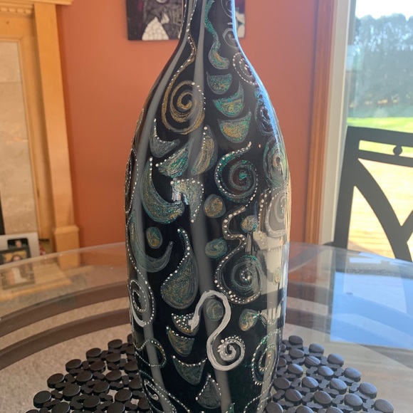 One of a kind hand painted large glass vase. New - Picture 4 of 8